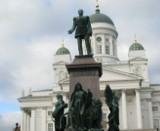 Car Rosji na pomniku w Helsinkach ma się dobrze