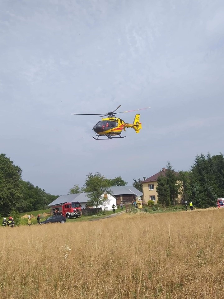 Joniny. Poważny wypadek drogowy. W akcji śmigłowiec LPR