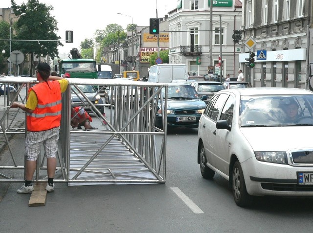 Na ulicy 25 Czerwca, gdzie znajdować się będzie meta etapu kolarskiego Wyścigu Solidarności i Olimpijczyków, kierowcy już muszą liczyć się z utrudnieniami.