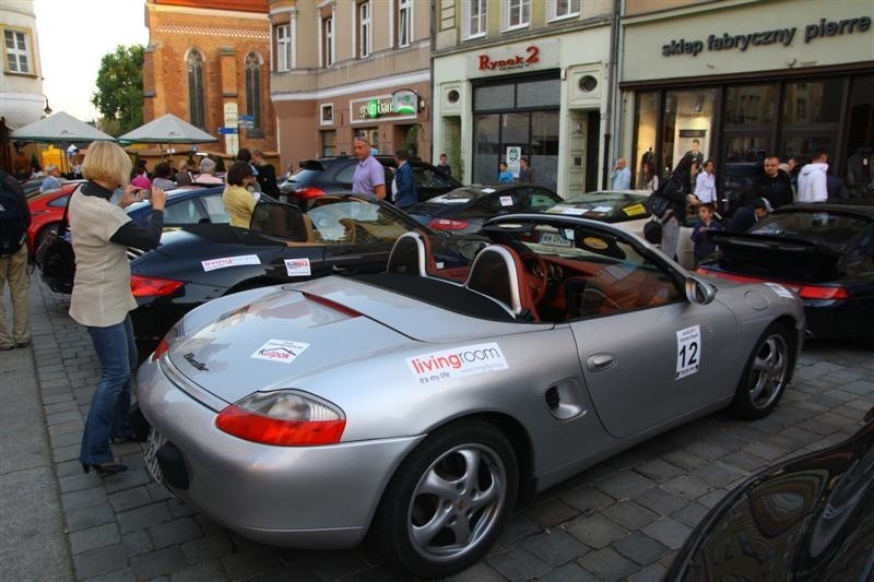 Na Rynek w Opolu zjechalo blisko 50 luksusowych aut.