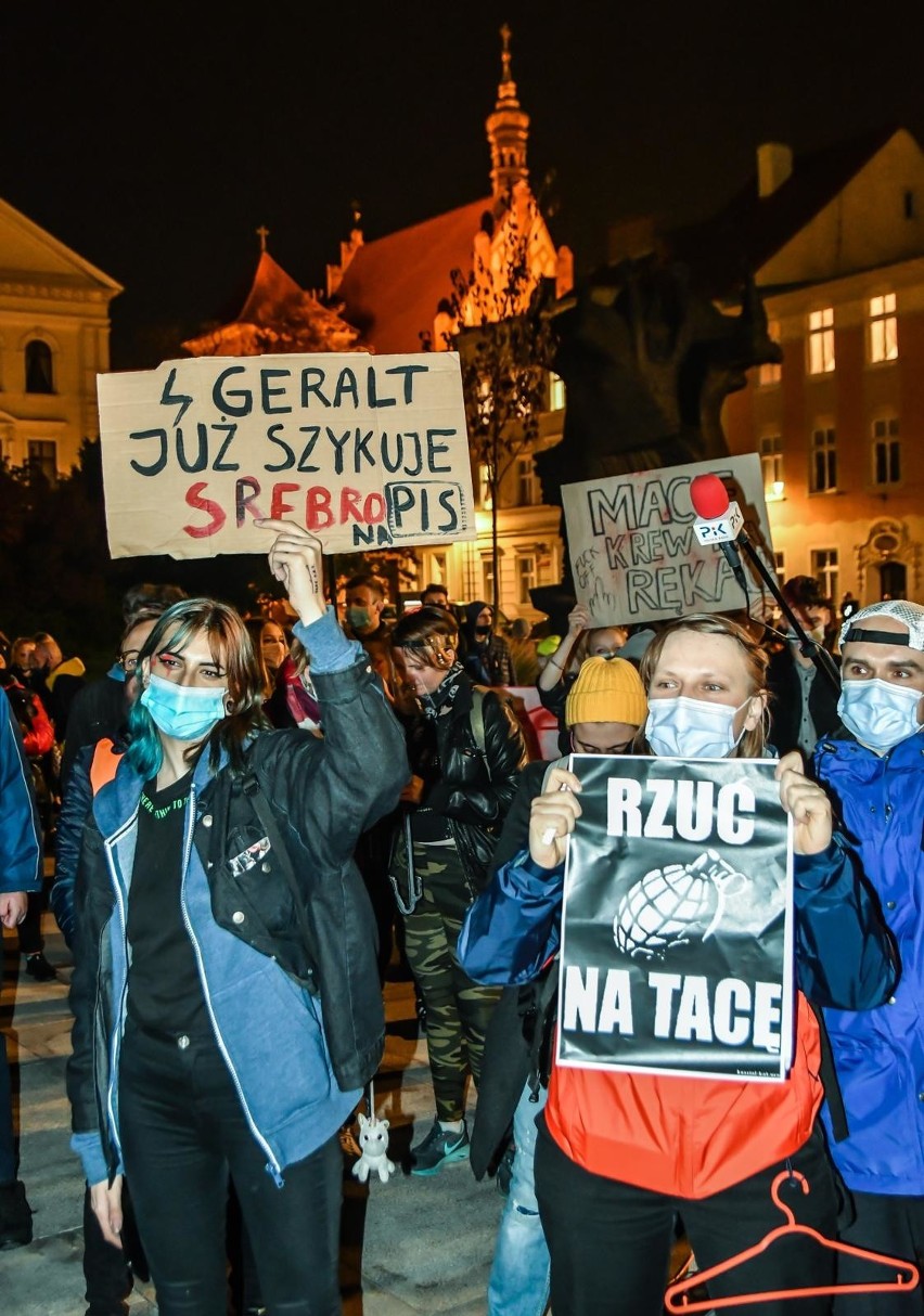 Bydgoszczanie tym razem protestowali na Starym Rynku i przed...