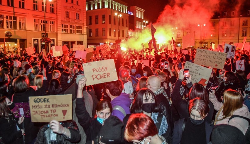 Bydgoszczanie tym razem protestowali na Starym Rynku i przed...