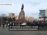 W Charkowie ludzie bronią pomniku Lenina (wideo)