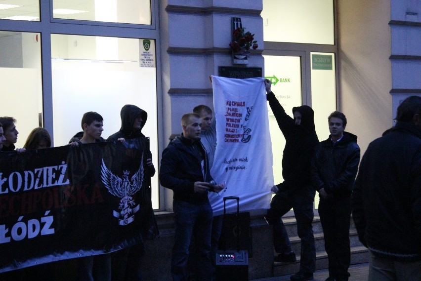 Narodowcy zasłonili tablicę Gwardii Ludowej przy Piotrkowskiej [ZDJĘCIA+FILM]