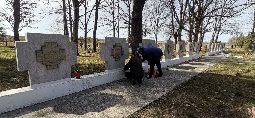 Mieszkańcy Wołynia posprzątali polskie cmentarze. Zobacz zdjęcia i wideo