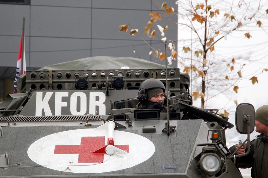 „Zadaniem kierowanych przez NATO sił KFOR jest zapewnienie...