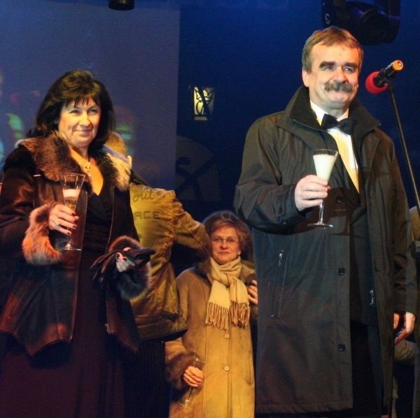 Tuż przed północą życzenia złożył prezydent Kielc Wojciech Lubawski. Na zdjęciu z żoną (z lewej)
