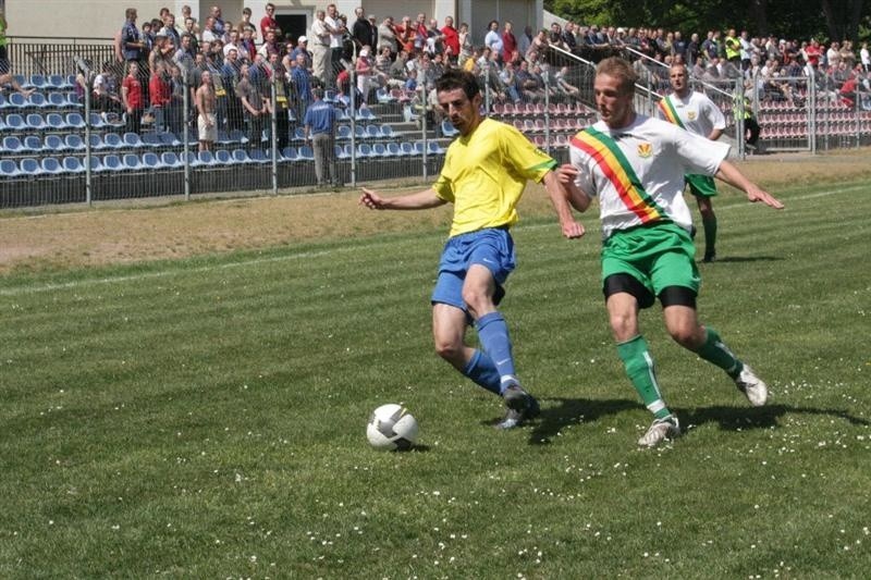 III liga pilki noznej. LZS Leśnica - Stal Bielsko-Biala 0-0