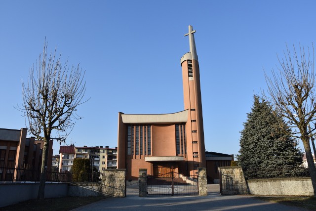 Dzwony w kościele pw. św. Krzyża biją kilka razy w ciągu dnia. Mieszkańcom przeszkadza ich donośny dźwięk o godz.  5.30