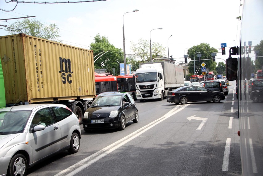 Wypadek na ulicy Kunickiego. Tworzą się potężne korki (ZDJĘCIA)