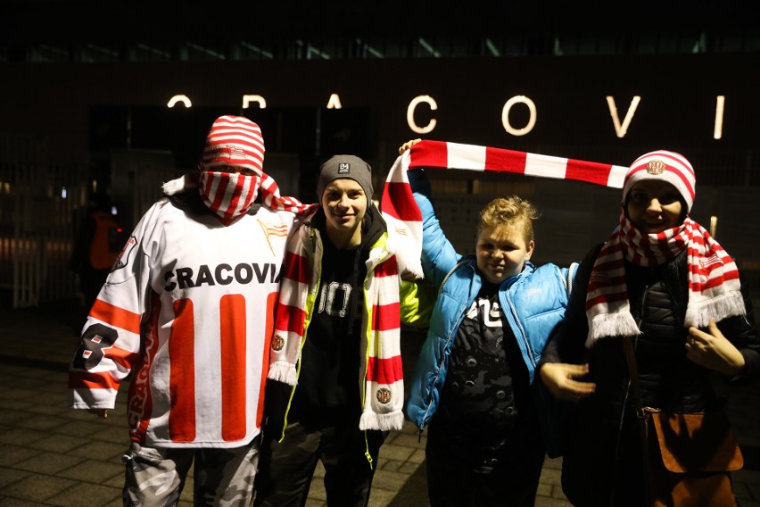 Kibice Cracovii przed meczem z Wisłą