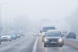 Uwaga kierowcy, nad Wielkopolską pojawią się gęste mgły. Jest ostrzeżenie IMGW