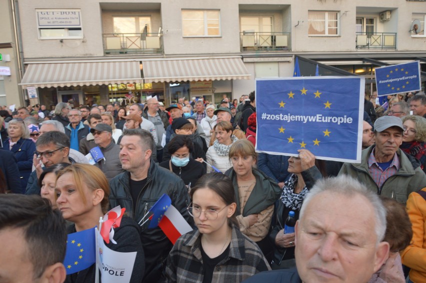 Opole zostaje w UE! Tłumy Opolan na manifestacji na placu...