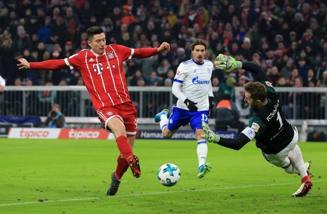 Robert Lewandowski trafił do siatki w meczu z Schalke