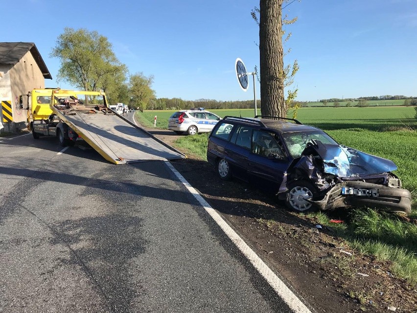 43-letni kierowca peugeota jest sprawcą wypadku, do którego...