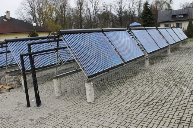 Solary przy krytej pływalni w Dobrodzieniu.