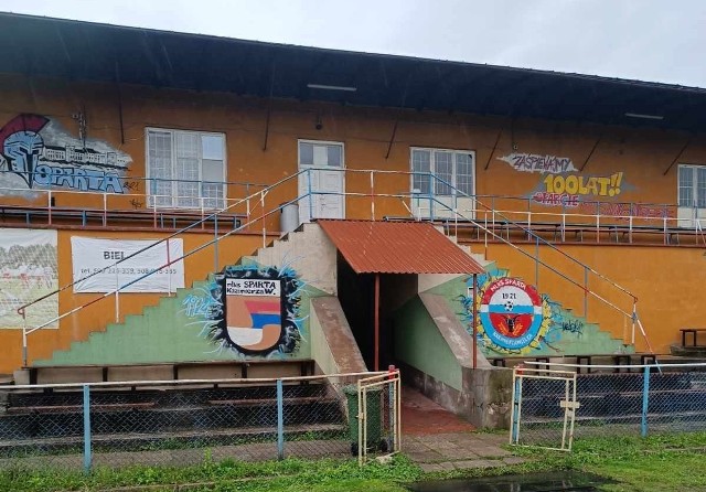 Stadion w Kazimierzy Wielkiej czeka na remont. Drużyna będzie rozgrywać mecze domowe w Dobiesławicach.