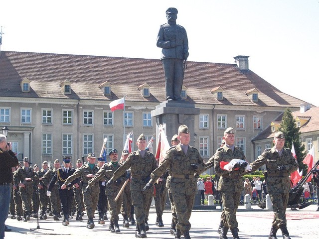 Przed pomnikiem Marszałka Józefa Piłsudskiego odbędą się uroczystości patriotyczne z okazji 221. rocznicy uchwalenia Konstytucji 3 Maja. 