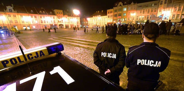 Jak wynika z raportu NIK, dzielnicowi są kierowani do zadań, które nie mają związku z ich służbą, na przykład zabezpieczania demonstracji czy meczów