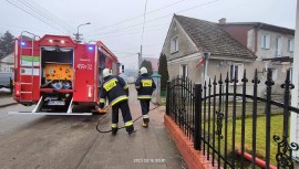 Pożar sadzy w budynku mieszkalnym w Knyszynie. Potrzebna była kamera  termowizyjna | Gazeta Współczesna