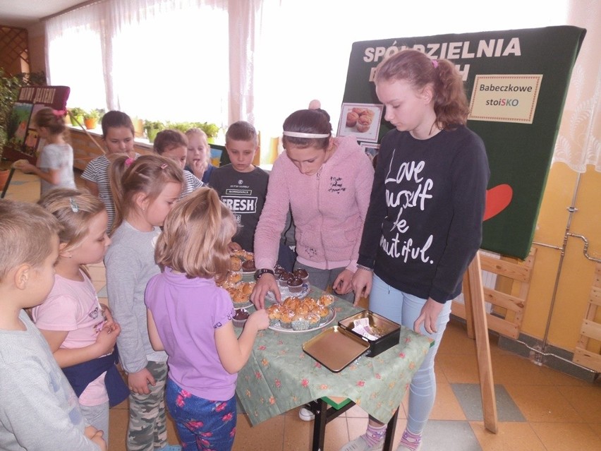 Uczniowie z Lubczy biorą udział w programie mającym na celu doposażenie szkolnego placu zabaw