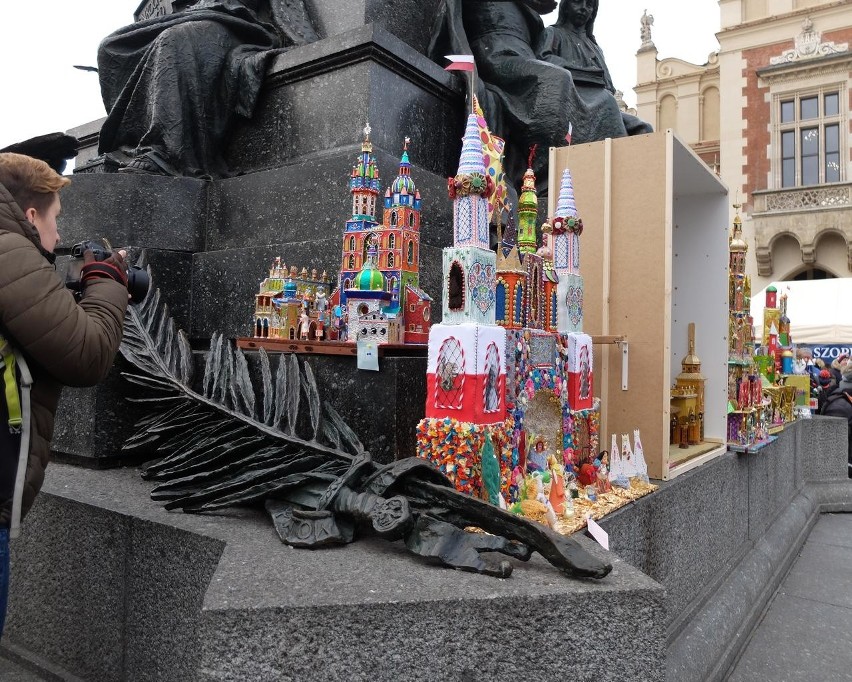 76. Konkurs Szopek Krakowskich. Po prezentacji na estradzie Targów Bożonarodzeniowych trafiły do Celestatu [ZDJĘCIA]