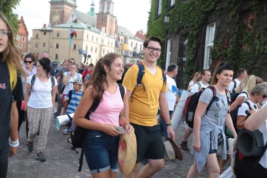 Kraków. Pielgrzymi tłumnie ruszyli na Janą Górę [ZDJĘCIA]