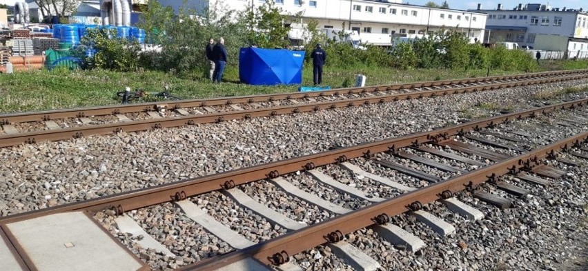 Śmiertelny wypadek w Rzeszowie. Szynobus potrącił...