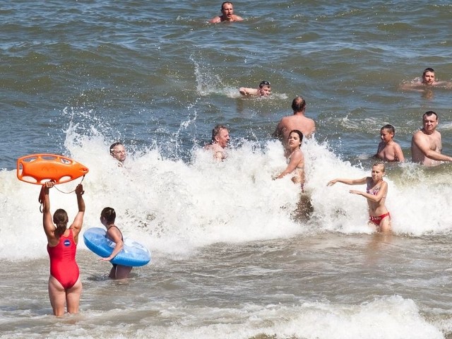 Najbliższe dni sprzyjać będą plażowaniu. Woda w morzu zachęca do kąpieli, bo nagrzała się już do 20 stopni Celsjusza. 