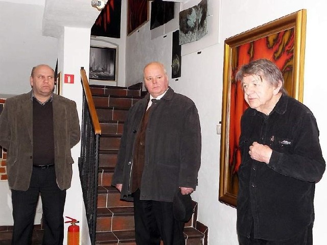 Z prawej Janusz Trzebiatowski, obok dyrektorzy Wiesław Kłosowski i Paweł Boczek