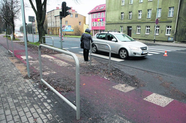 Zarząd Infrastruktury Miejskiej zapowiada, że w razie potrzeby przesunie barierkę, by nie przeszkadzała kierowcom.