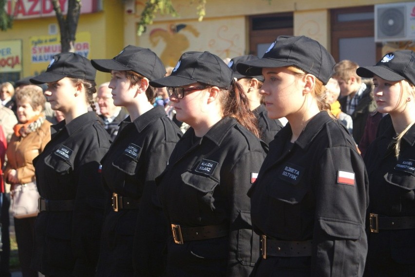 Ślubowanie klasy mundurowej III LO im. L. Szenwalda w...