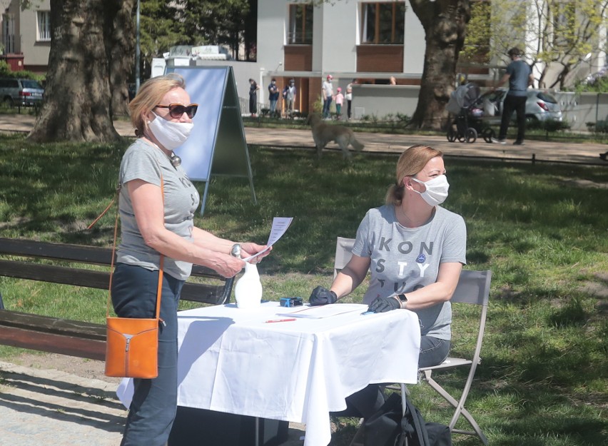 W szczecińskim parku miejskim na Jasnych Błoniach, głównym...