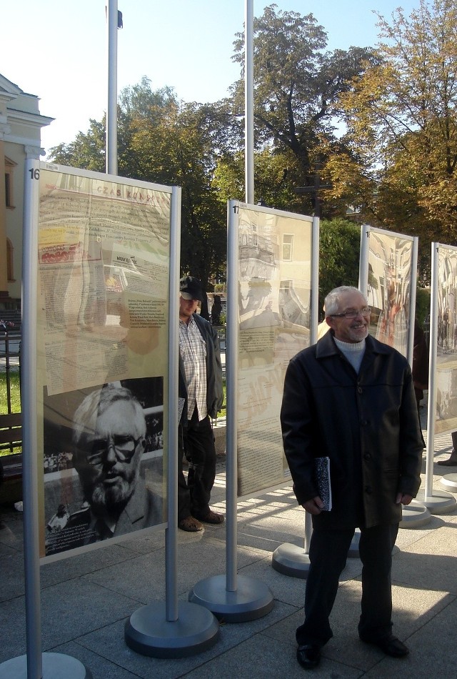 Wystawę oglądał między innym jeden z założycieli radomskiej "Solidarności&#8221; Witold Król, którego zdjęcie jest na jednym z paneli.