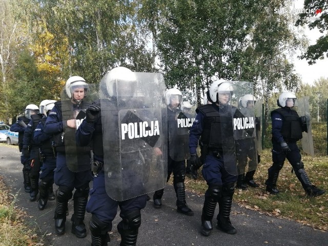 Policjanci szkolili się na stadionie Szombierek w Bytomiu. Doskonalili umiejętności przydatne podczas zabezpieczania imprez masowych. Zobacz zdjęcia >>>