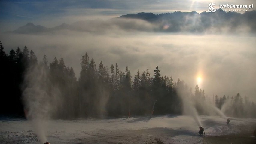 Zakopane pod chmurami, wyżej wychodzi piękne słońce