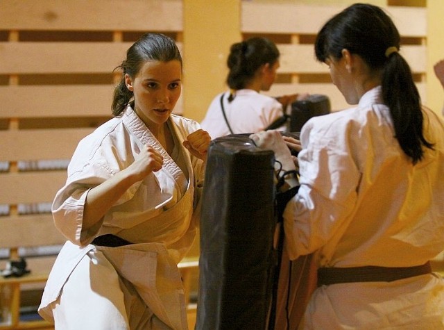 W akcji Agata Godoć z Opolskiego Klube karate Kyokushin.