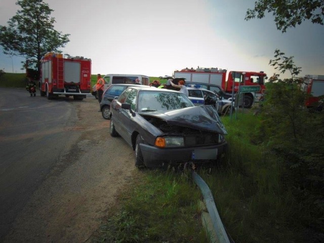 Zderzenie trzech samochodów pod Nysą.