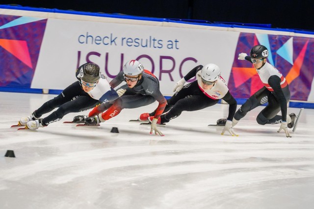 Polacy wielokrotnie stawali na podium podczas pierwszych czterech rund Pucharu Świata w short tracku