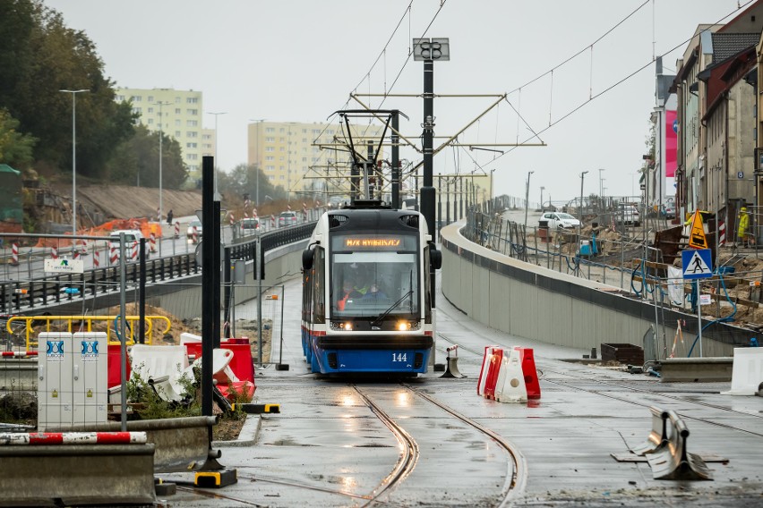 Historyczne próby - pierwszy przejazd techniczny tramwajów nowym torowiskiem na ul. Kujawskiej w Bydgoszczy (14.10.2020) [zdjęcia]