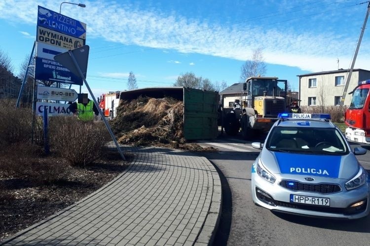 Ciężarówka z odpadami przewróciła się w Rybniku -...