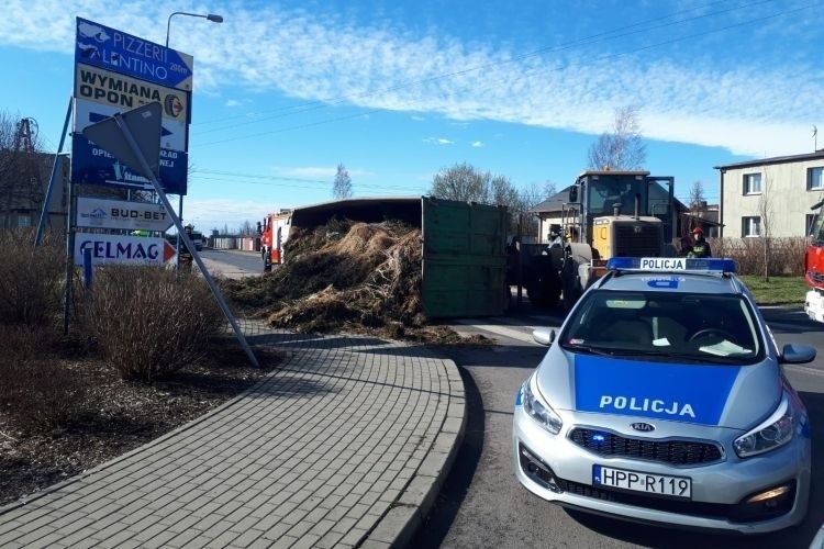 Ciężarówka z odpadami przewróciła się w Rybniku -...