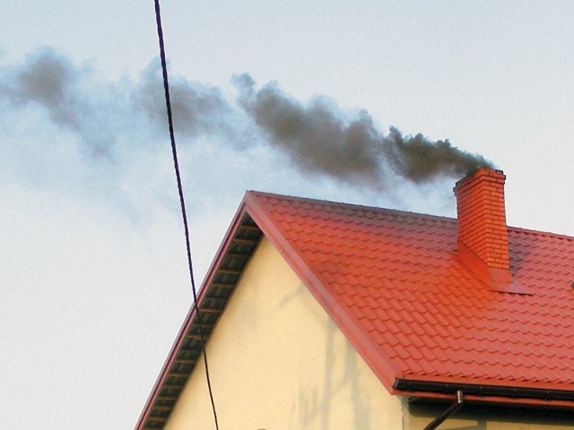 Tak dymią niektóre kominy w Lipinach