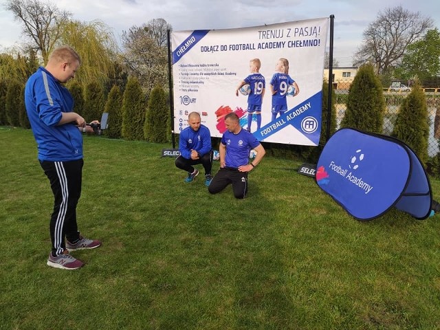 Trenerzy Football Academy przygotowani do zajeć z młodymi adeptami gry w piłkę nożna