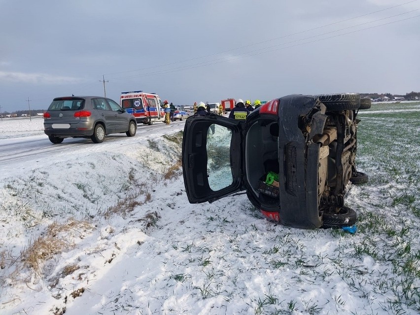 Fatalny poranek na zduńskowolskich drogach. Zaledwie w ciągu godziny doszło do wypadku i czterech kolizji 