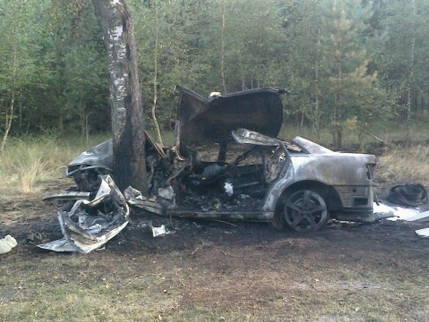 41-letnia kobieta zginęła w płomieniach, gdy wjechała autem...