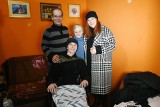 "Nasz nowy dom" sezon 14. odcinki 3 i 4. Katarzyna Dowbor wyrusza na pomoc rodzinom z niepełnosprawnymi dziećmi! Ekipa odwiedzi Komorowo i Chełmno