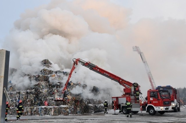 wielki pożar objął wysypisko śmieci w miejscowości Studzianki