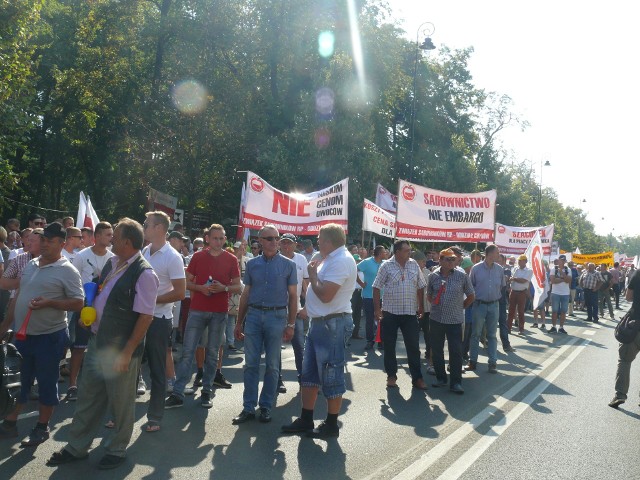 Sadownicy protestowali w poniedziałek w Warszawie.
