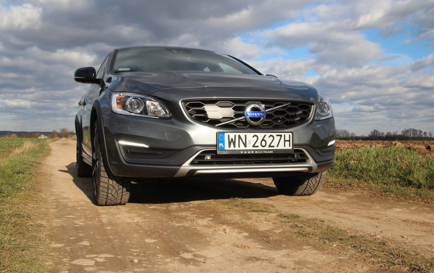 Volvo S60 Cross Country...